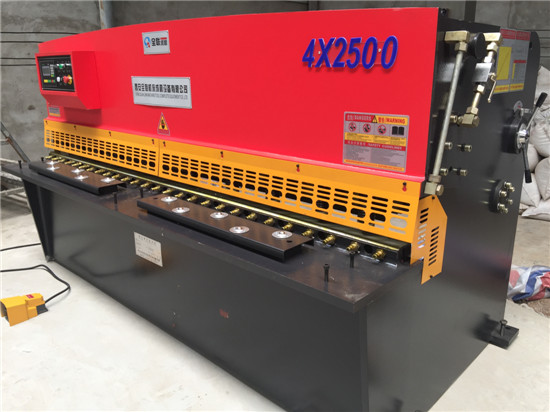 液壓擺式剪闆(pǎn)機 液(yè)壓擺式剪闆機(ji)