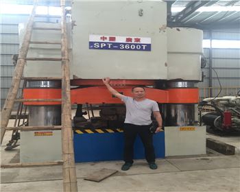 四柱液壓(yā)機維修改(gǎi)造